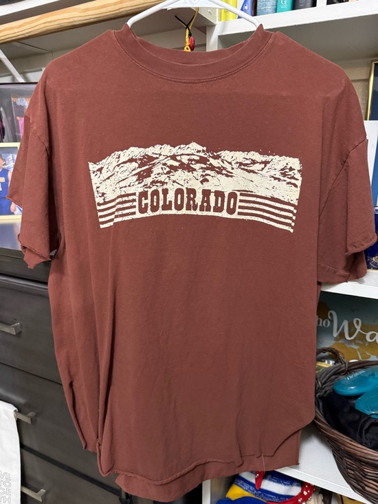 Pebby Forevee Tops - Colorado Graphic Tee - Rust Short Sleeve Crewneck